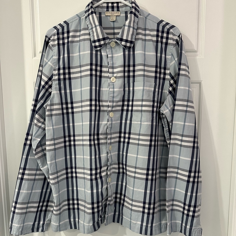 Burberry Size L pajama top.